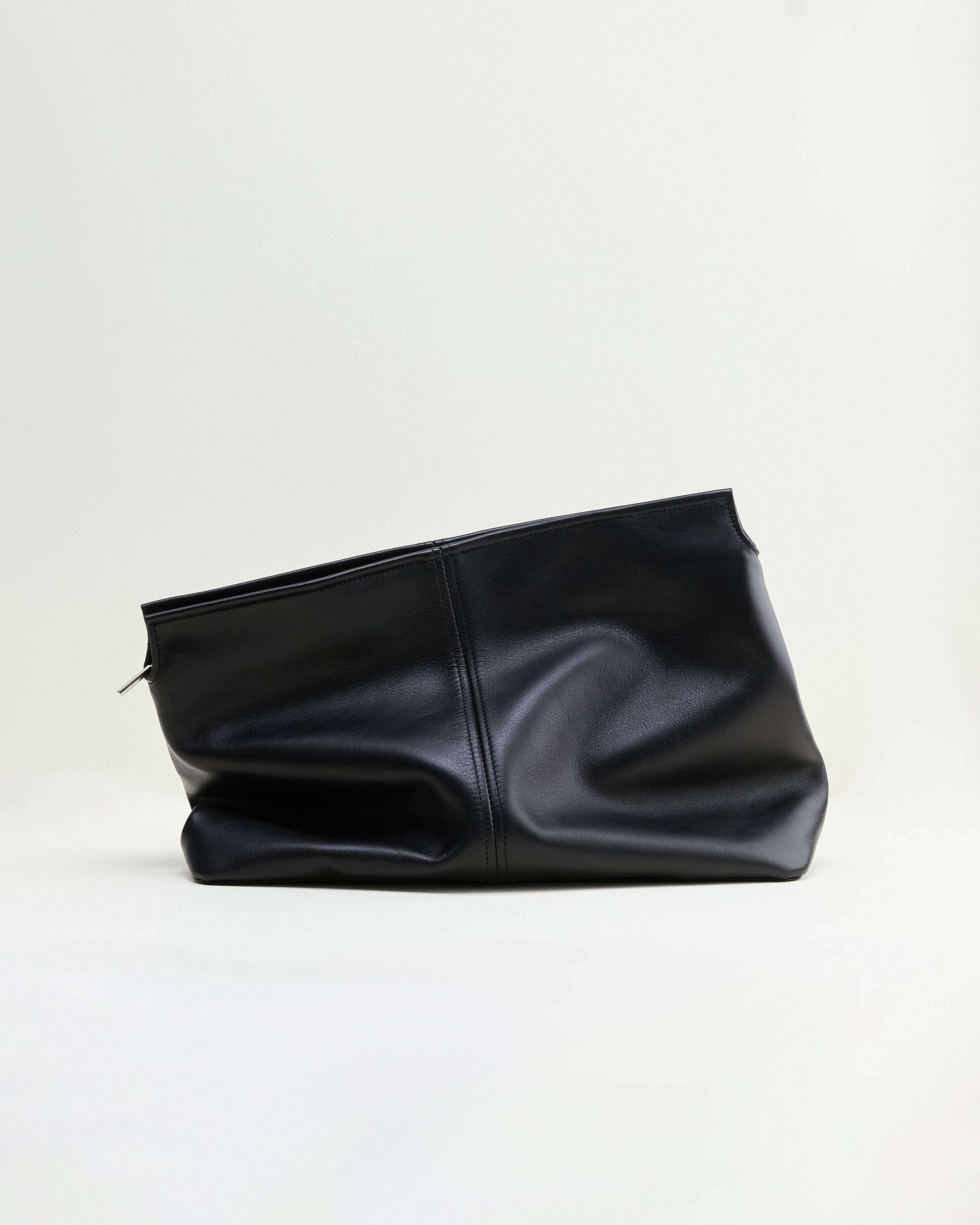 Elza clutch bag in black