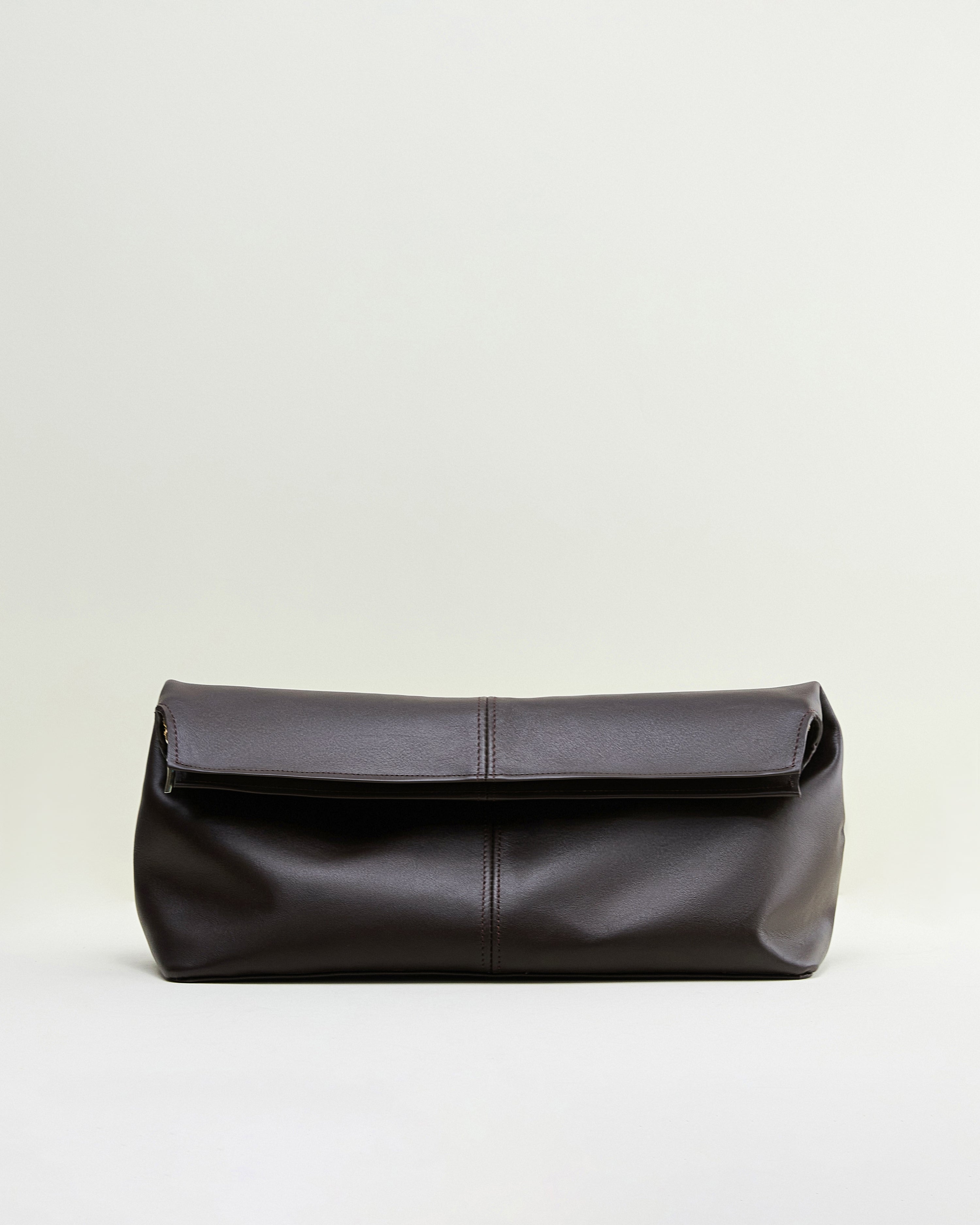 Elza clutch bag in brown