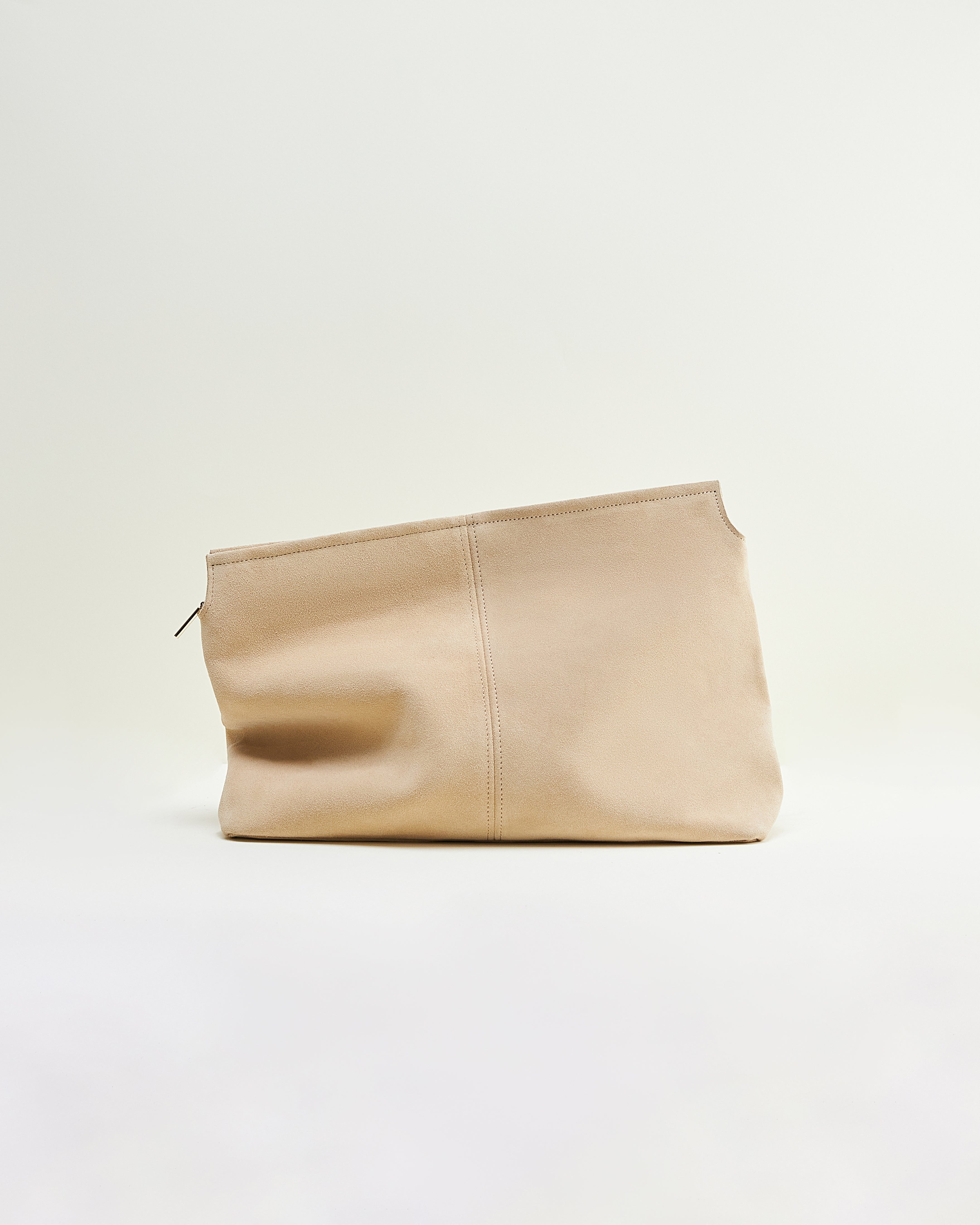 Elza clutch bag in milky color